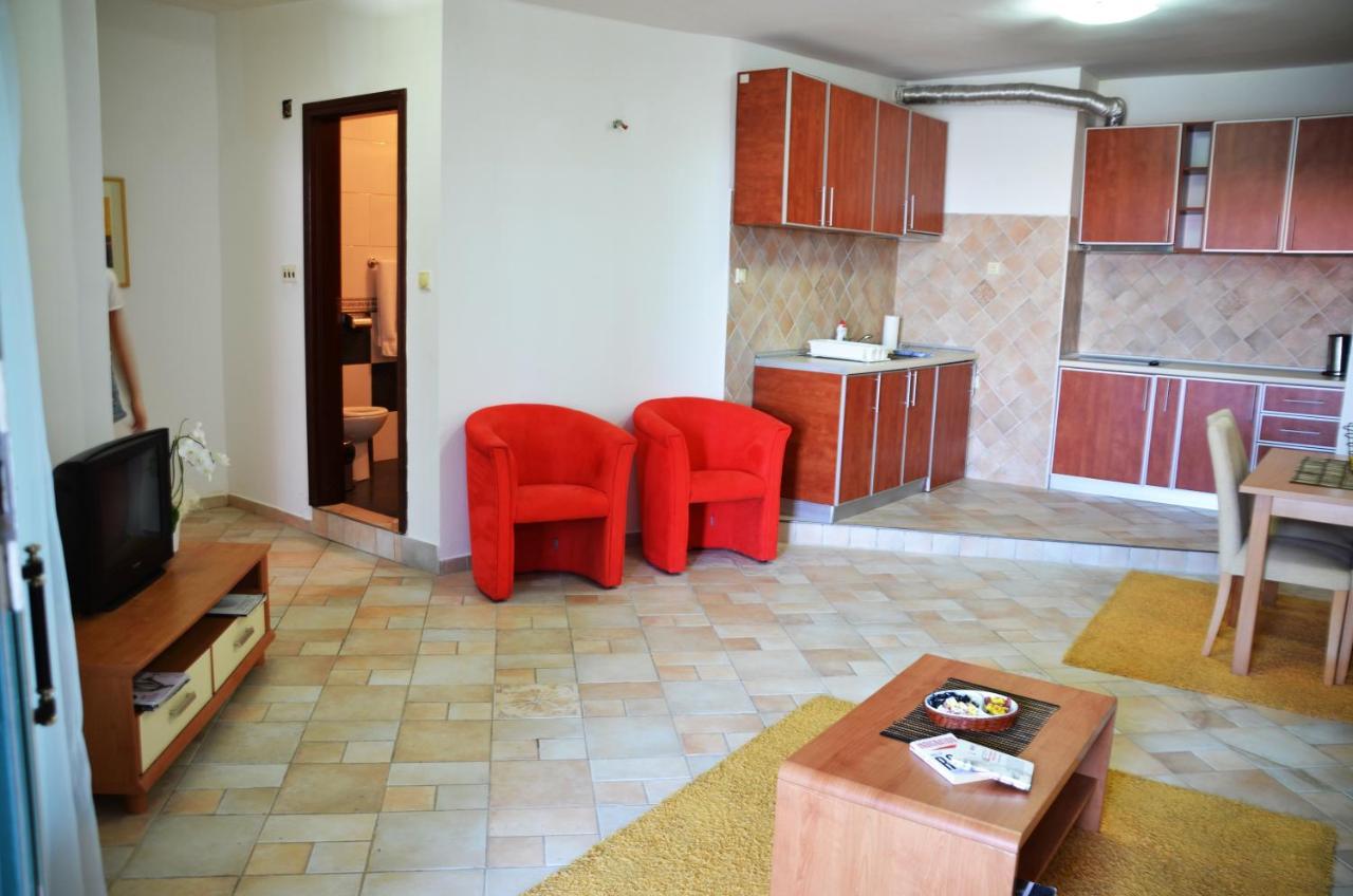 Apartments Secret Garden Светі-Стефан Екстер'єр фото