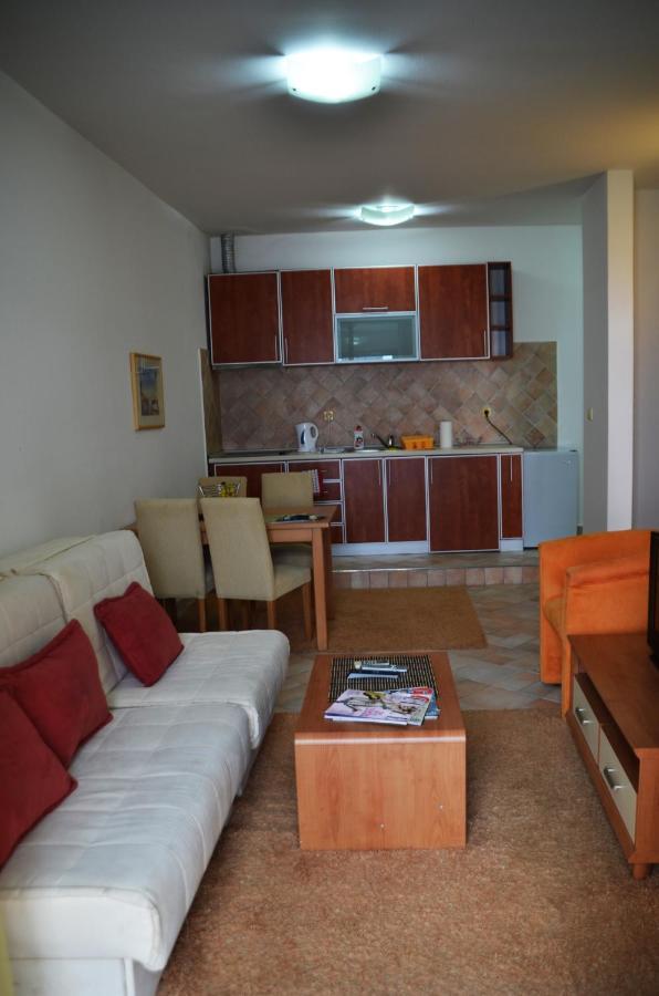 Apartments Secret Garden Светі-Стефан Екстер'єр фото