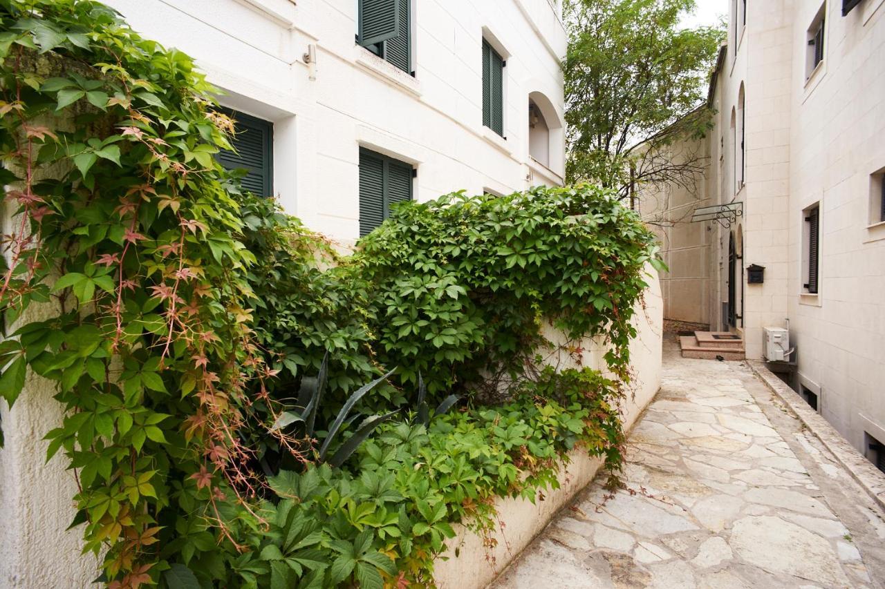 Apartments Secret Garden Светі-Стефан Екстер'єр фото